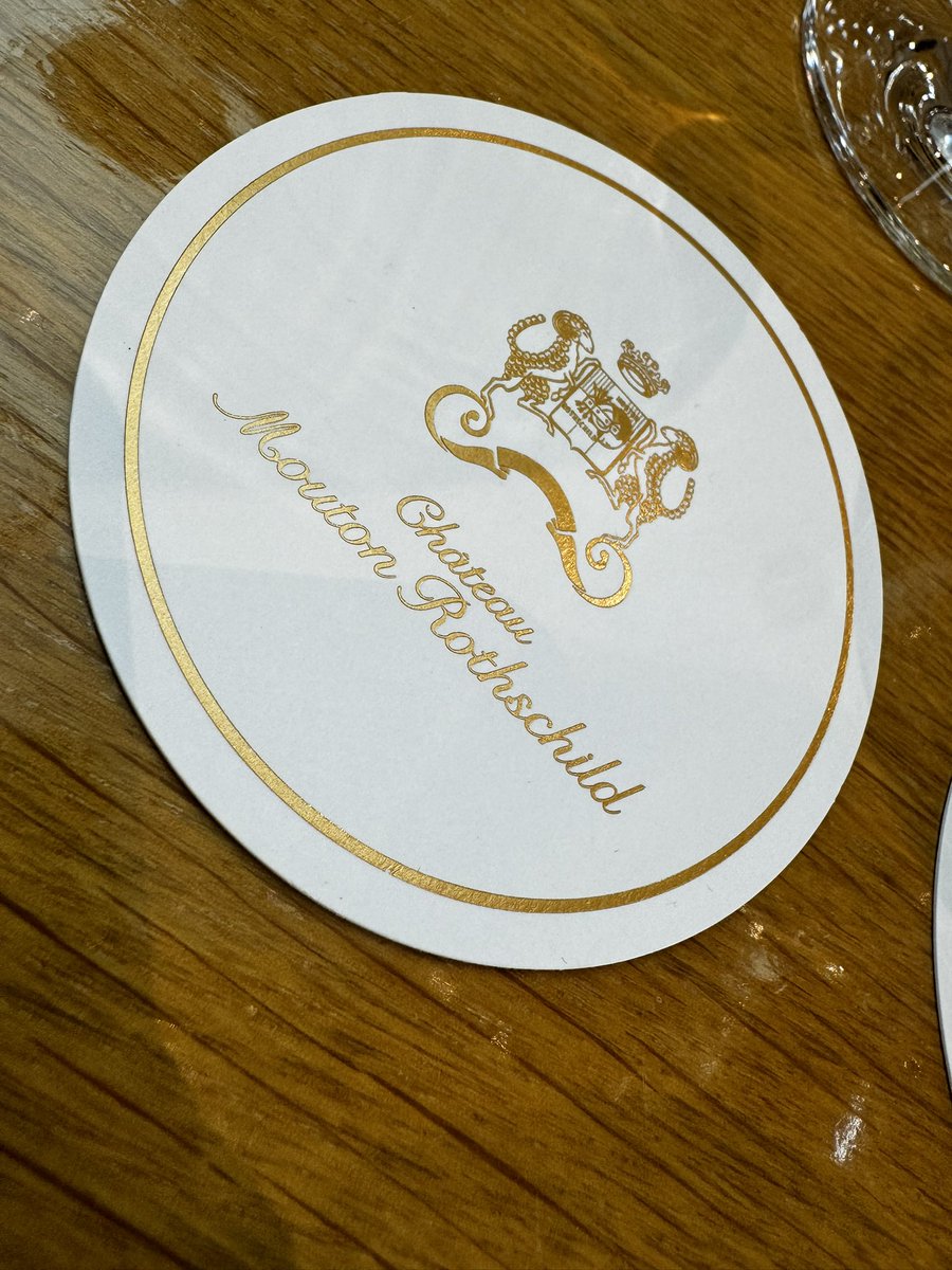 gardenia_nala's tweet photo. 2023🖤
•
El Premier Cru Classé Château Mouton Rothschild es una de las bodegas legendarias de Bordeaux, responsable de uno de los vinos más valorados del mundo.
Cada año su etiqueta la hace un artista diferente, deseando ver la de este año.
#moutonrothschild #avan23 #bourdeaux https://t.co/EkInQr9Fot