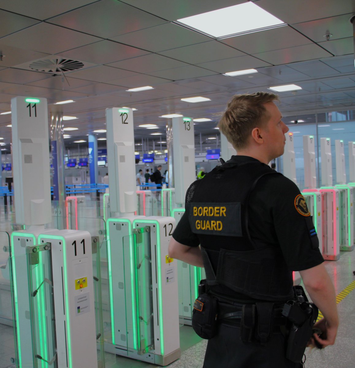 Helsingin rajatarkastusosaston ABC-ryhmä huolehtii automaattisen #rajatarkastus’tekniikan toiminnasta. Ryhmän tehtäviin kuuluu valvoa ja huoltaa sekä testata ja kehittää laitteita. Automatiikan avulla pystytään kehittämään rajaliikenteen sujuvuutta turvallisuudesta tinkimättä.