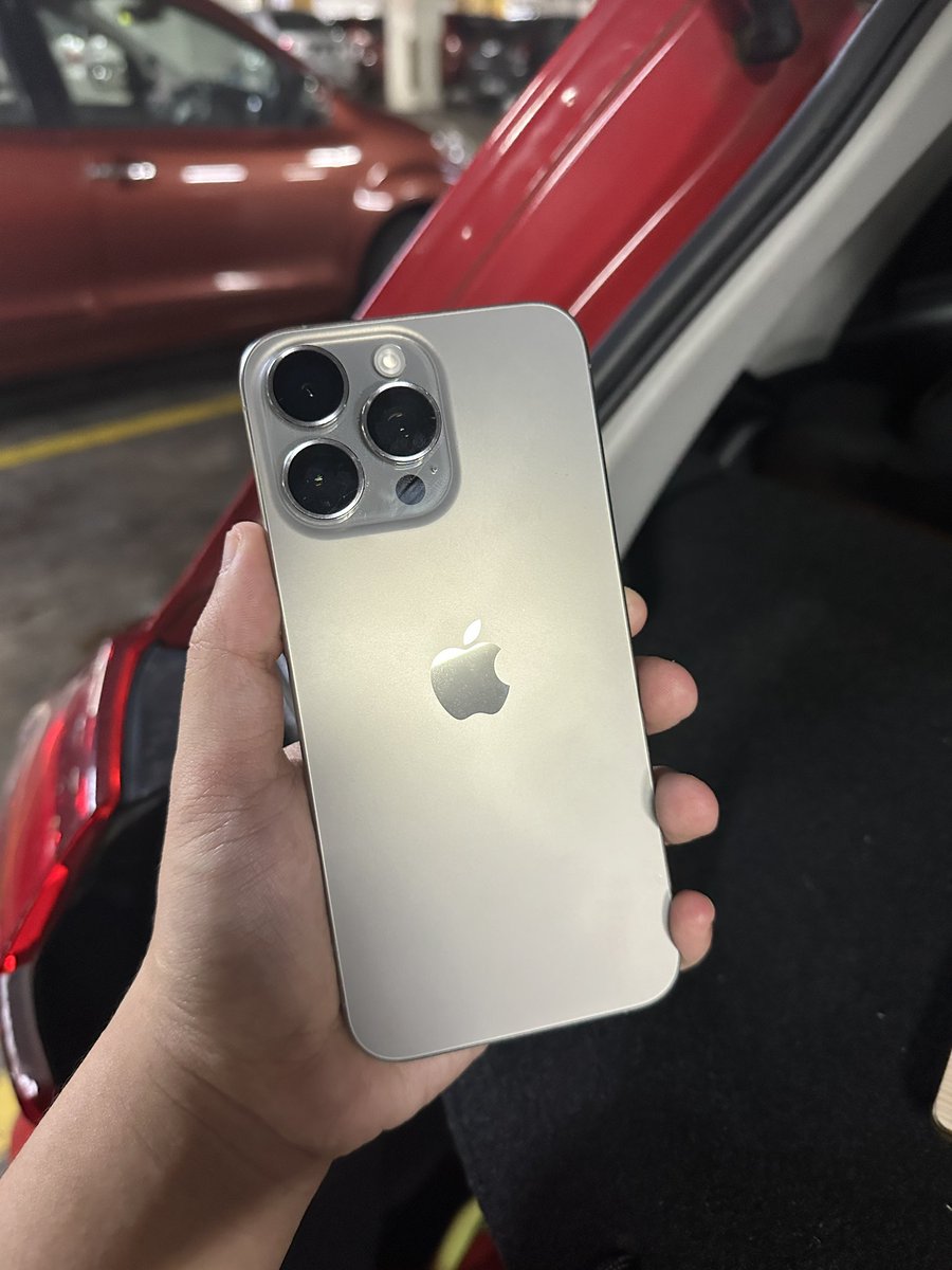 SpotlightGadget's tweet photo. بسم الله الرحمن الرحيم 

iPhone 15 ProMax
256gb
Natural Titanium
zp set non telco ( Machines unit )
Fullset box ori

Battery health 100%
Warranty  till February 2025

Price : RM5099 fix

Cod sekitar Bandar Segamat
Esok &amp; lusa (8-9/7) cod Nilai - Sepang - KLIA

#spotlightgadget https://t.co/0m47BfJSb1