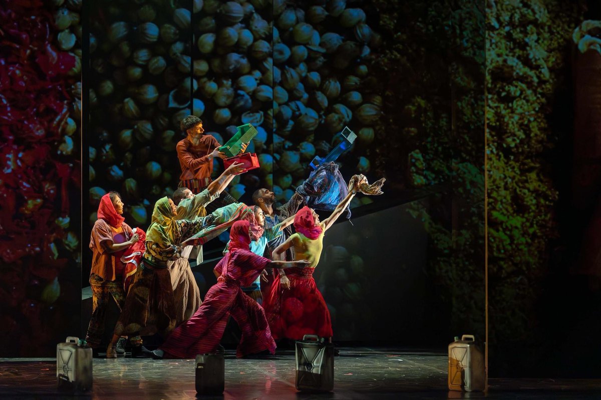 #oggialfestival #LeViedellAmicizia
‘Vola Samia come il cavallo alto fa nell’aria.Corri Samia come se non dovessi arrivare in nessun posto... Vivi Samia come se tutto fosse un miracolo’
𝑁𝘰𝑛 𝑑𝘪𝑟𝘮𝑖 𝑐𝘩𝑒 ℎ𝘢𝑖 𝑝𝘢𝑢𝘳𝑎
Dal romanzo di Giuseppe Catozzella 
<a href="/TeatroAlighieri/">Teatro Alighieri</a>