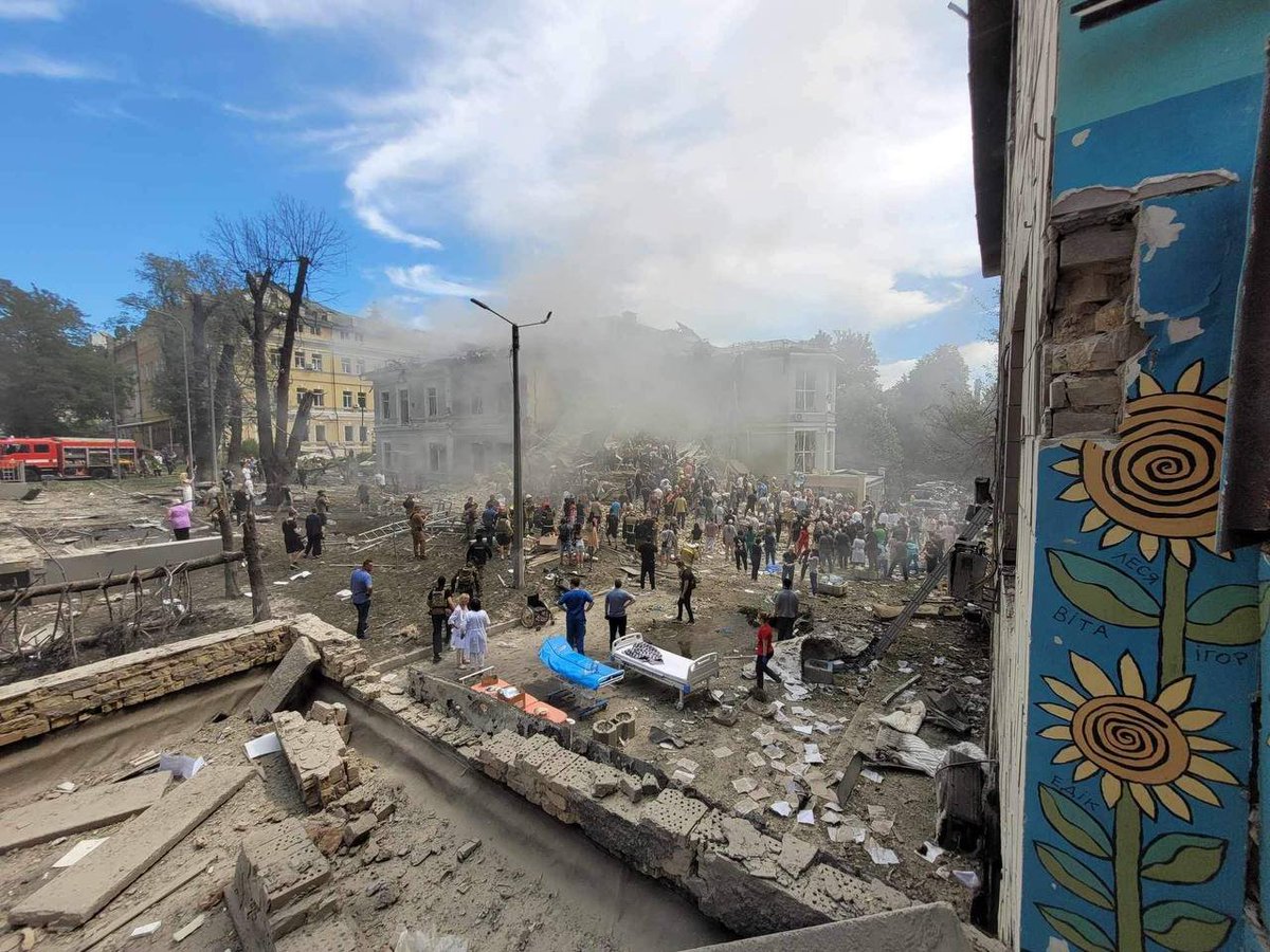 DmytroVoytko's tweet photo. It is known of 7 dead and more than a dozen wounded in the capital.
#Ohmatdyt Children Hospital patients are being evacuated...
#охматдит #StopRussianAggression #StopRuss https://t.co/v3wvc6K0Hc