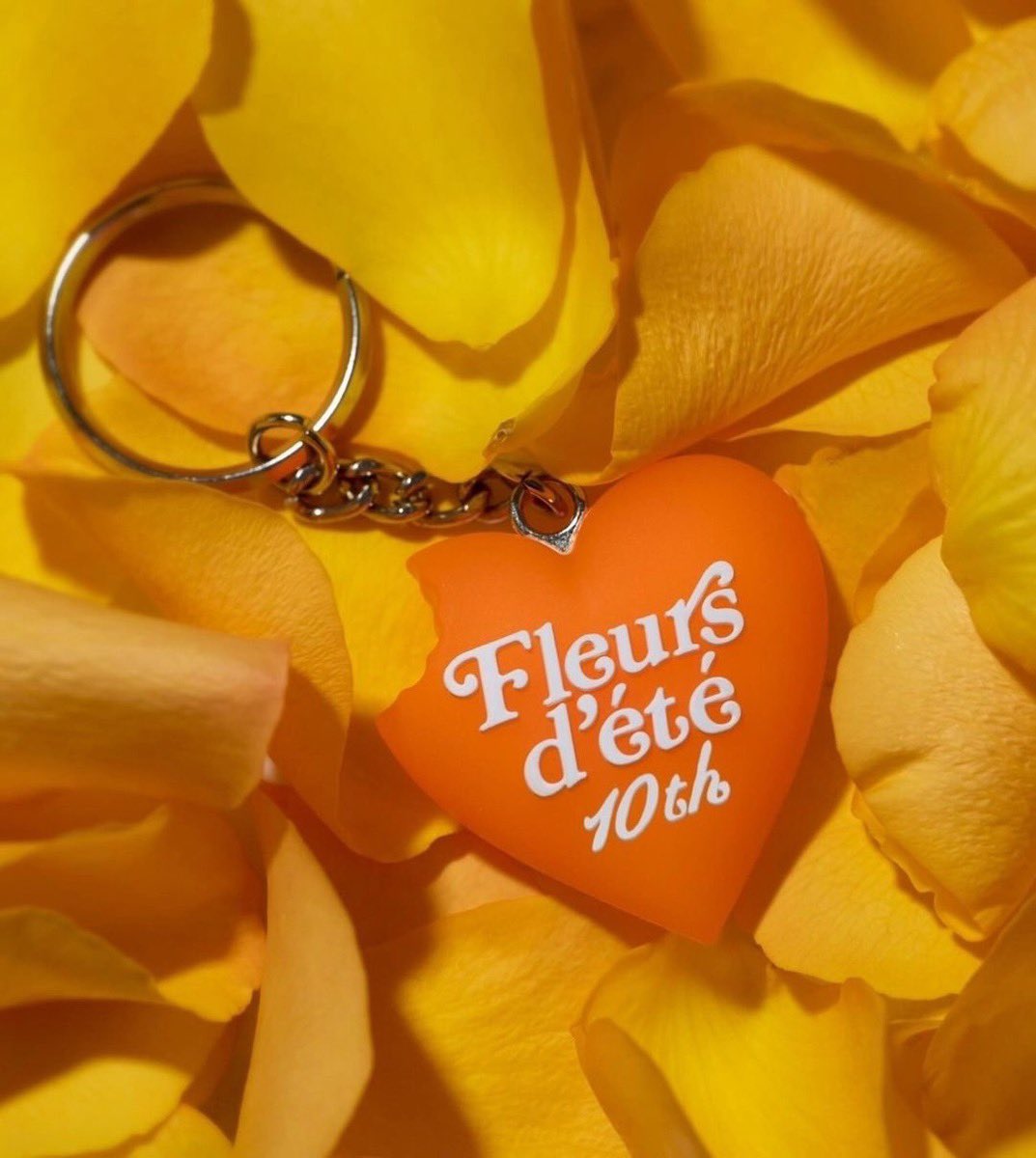 Girls Don't Cryコラボのキーチェーンも付属する été 10周年記念 100名