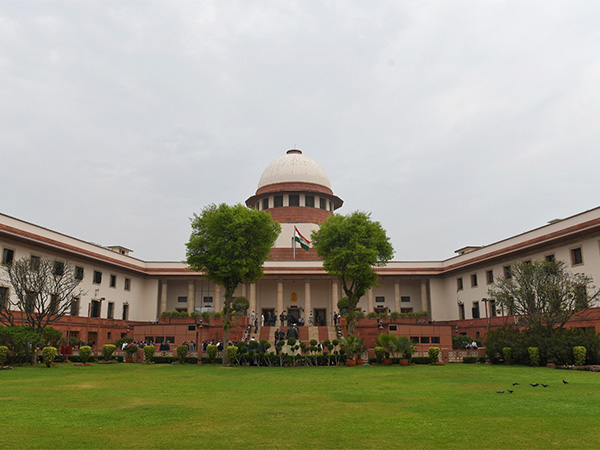 ANI's tweet photo. NEET-UG 2024 exam: Supreme Court observes that one thing is clear that leak (of question paper) has taken place. The question is, how widespread is the reach? The paper leak is an admitted fact. https://t.co/qyfZQESMsx