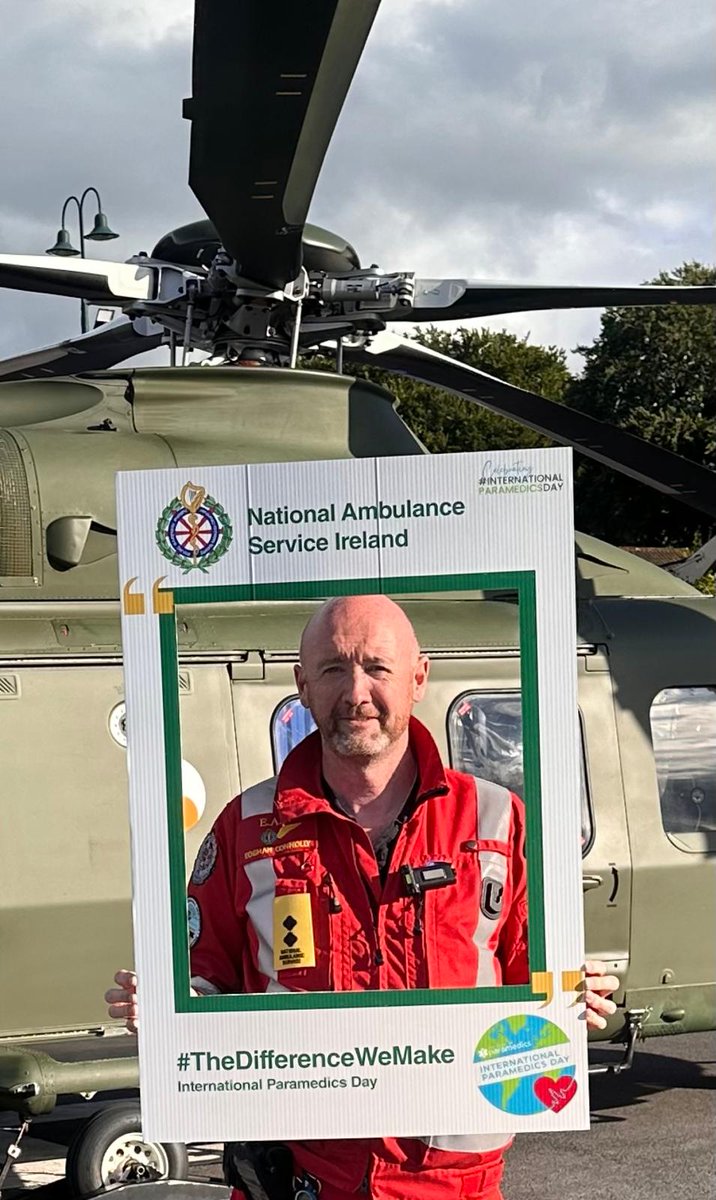 AmbulanceNAS's tweet photo. @ParamedicsDay @HSELive @roinnslainte @PeopleofHSE @Community_NAS Student Community Paramedic Tom Allen, HEMS Paramedic Eoghan Connolly, NASC Tullamore student Kian O'Flaherty on placement in UHG and Paramedic Marian O'Donoghue in Portlaoise. https://t.co/lwYgUuh0Lt