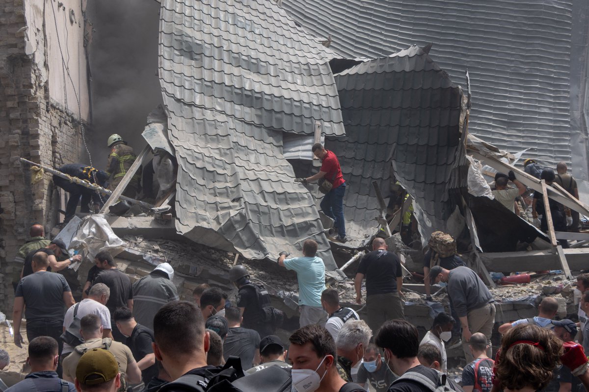 📍Okhmatdit children's hospital, Kyiv 

Rescuers, hospital staff, and volunteers clear the rubble and search for people trapped under debris after an attack this morning.

Children and hospitals are #NotATarget and must always be protected. 

Attacks must stop.