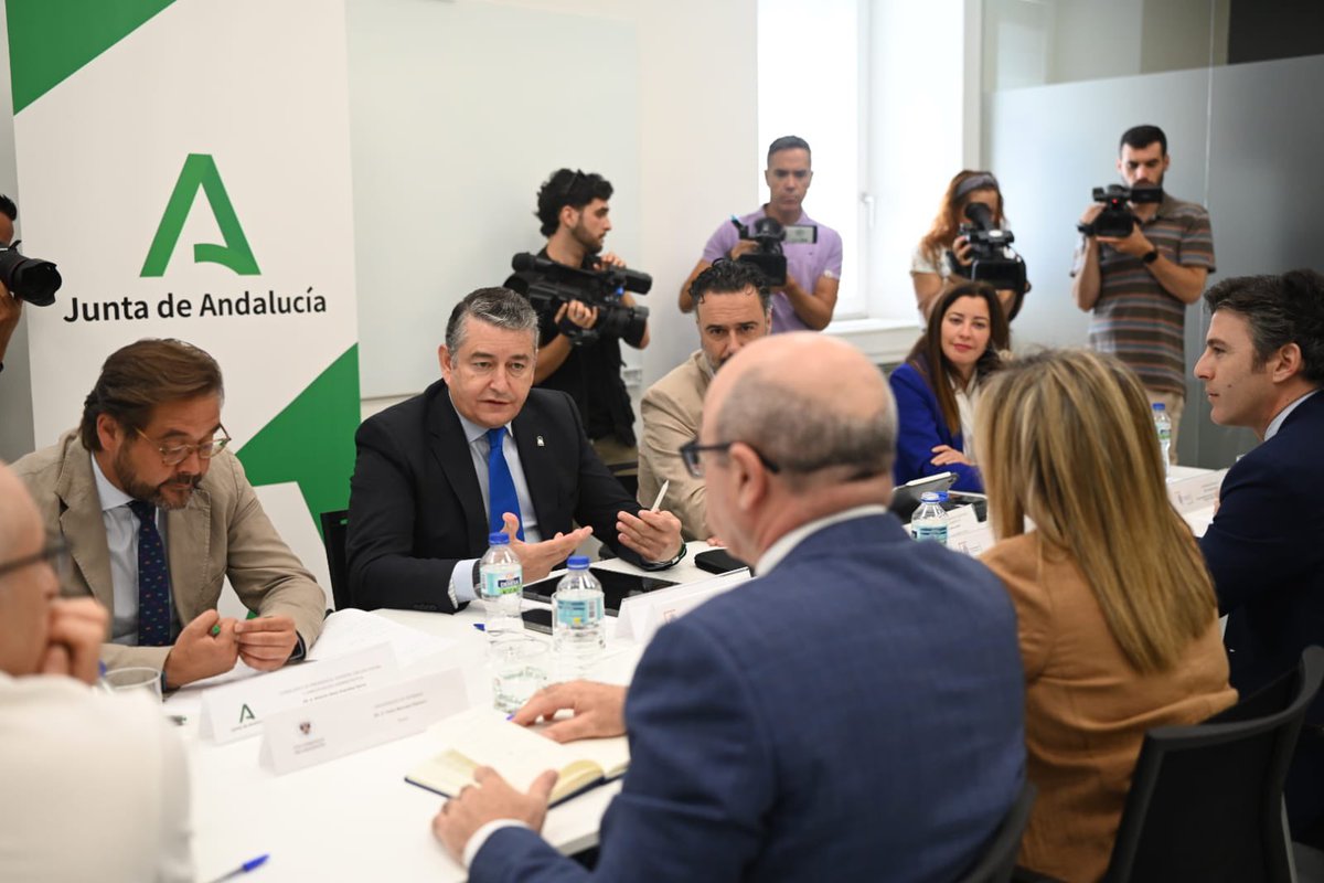 antoniosanz's tweet photo. #Granada se consolida como epicentro de #IA. En otoño de 2025 abrirá el Centro de #IA de #Andalucía..

@AndaluciaJunta compensa a la ciudad tras la decisión partidista de Sánchez de llevarse @agenciaAESIA.

Trabajamos con @marifrangr y @canalUGR para ser la capital de la #IA. https://t.co/n7ErGQ2q7h