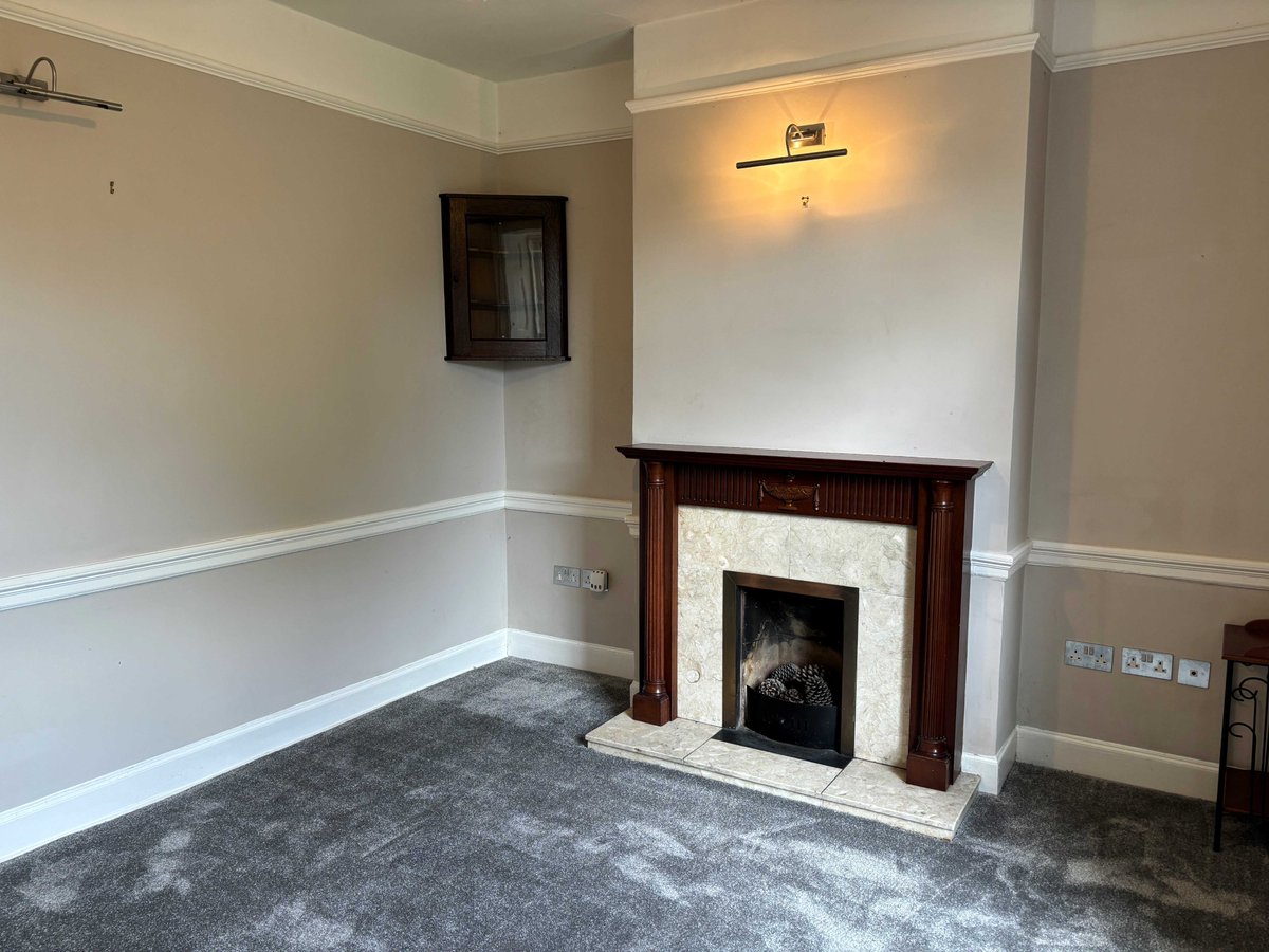 Forge_Property's tweet image. Three bedroom detached period property to let, in easy reach of Welshpool and Shrewsbury. Get in touch to arrange a viewing of this lovely house forgeproperty.co.uk/blog/period-pr…
#propertytolet #housetolet #Shrewsbury #Welshpool #periodproperty #forgeproperty #lettings #rentedproperty