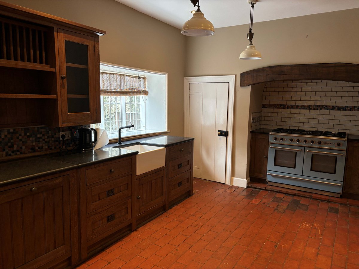 Forge_Property's tweet image. Three bedroom detached period property to let, in easy reach of Welshpool and Shrewsbury. Get in touch to arrange a viewing of this lovely house forgeproperty.co.uk/blog/period-pr…
#propertytolet #housetolet #Shrewsbury #Welshpool #periodproperty #forgeproperty #lettings #rentedproperty