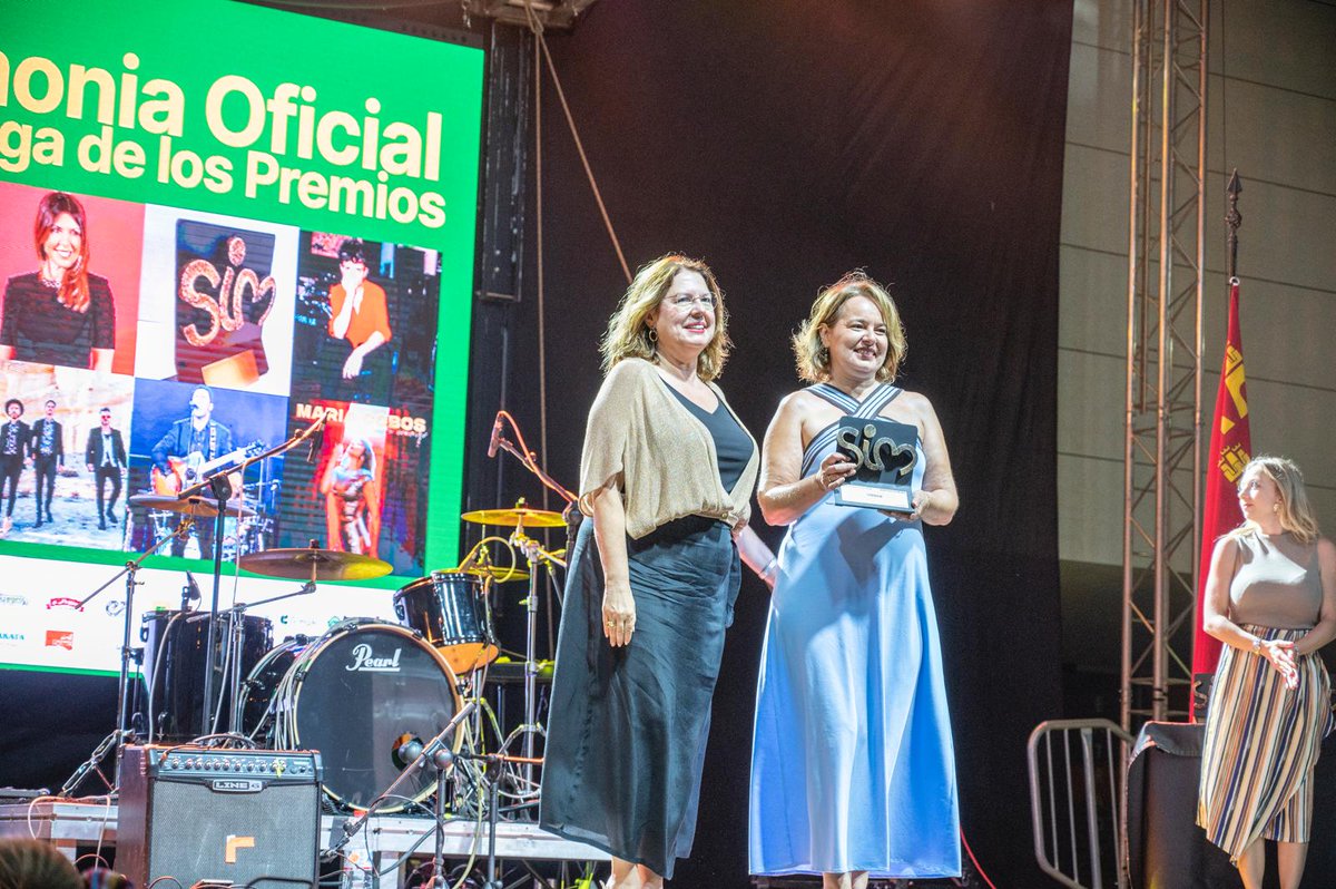 SyngentaES's tweet photo. 🏅 ¡Estamos de enhorabuena!

Nuestra apuesta por la agricultura sostenible ha sido distinguida con el 'Premio Especial SIM 2024', que nos entregan desde @SIMTorrePacheco.

👉Belén Ramos, jefa de ventas de Syngenta Vegetable Seeds en Iberia, ha sido la encargada de recogerlo. https://t.co/wwStFytYz5