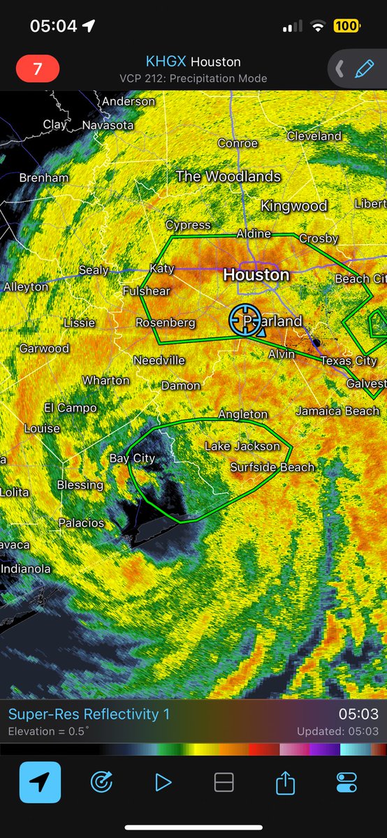 CosmicStatus's tweet image. 5:04 getting hammered