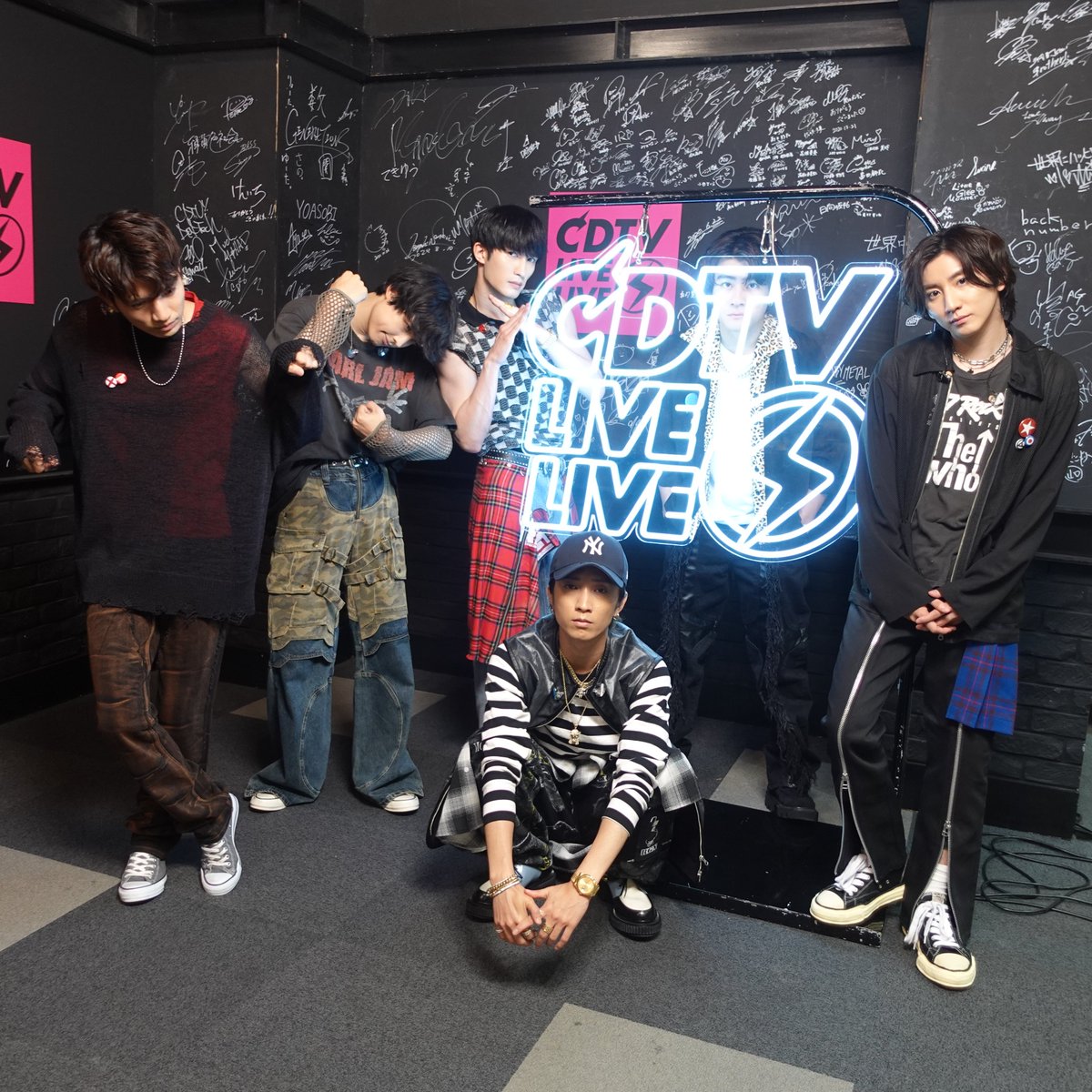SixTONES_SME's tweet image. TBS「#CDTVライブライブ 90分スペシャル」
※よる7時までは一部地域

「GONG」フルサイズ初披露しました！
このあとは「ここに帰ってきて」のフルサイズ歌唱も！
引き続きCDTVをお楽しみください！

💿詳細・ご予約はこちら
sixtones.jp/discography/d0…

#SixTONES_GONG
#SixTONES_ここに帰ってきて