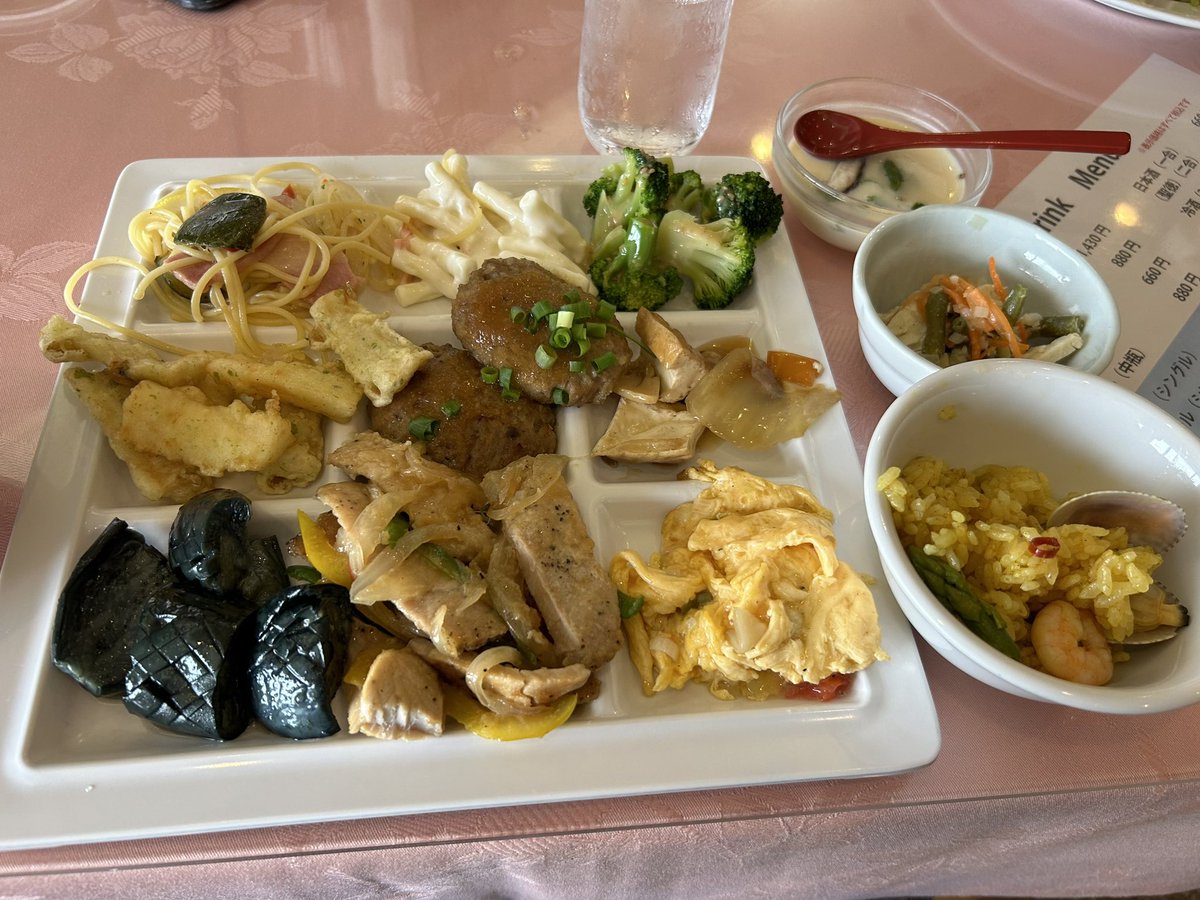今日は太平洋クラブ高崎コースでゴルフ！！
日差しはなかったけど、湿度が高すぎて蒸し風呂でゴルフしてるみたいで体力もってかれた笑
スコアもOB6回で撃沈…😱
バイキングは美味しかった！！