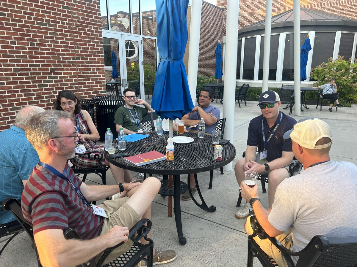 Connie López tweet media