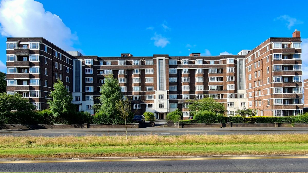 is_glasgow's tweet photo. The Streamline Moderne/Art Deco Kelvin Court on Great Western Road in Glasgow. Designed by J.N. Fatkin, it was built in 1938 as a luxury flatted mansion development, it was the largest such development in Scotland at the time it was built.

#glasgow #architecture #kelvincourt https://t.co/iq1bCLRBpP
