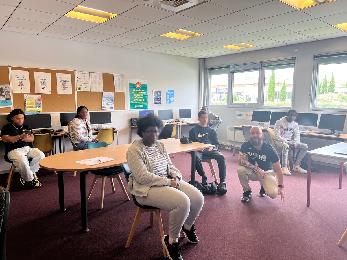 Dans le cadre de notre collaboration, pour proposer un nouvel outil d'aide à la recherche d'#emploi aux #jeunes, <a href="/FranceTravail/">France Travail</a> est venu présenter sa plateforme Emploi Store à la #missionlocale. Ce RDV a été très apprécié par les jeunes. #insertionprofessionnelle