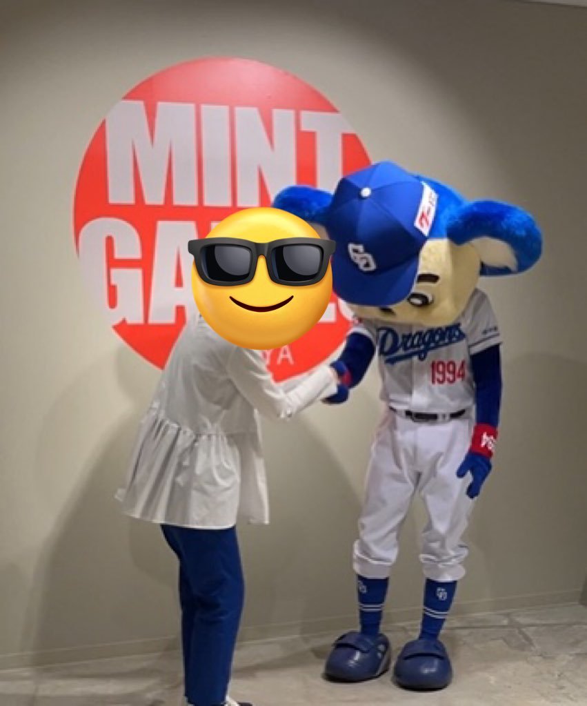 mint_nagoya's tweet photo. ＼🎁 #プレゼントキャンペーン／
6月23日MINT 名古屋店にて行われた
『ドアラさん撮影会』を記念して
MINT AUTHENTIC証明書付き
直筆サインカードを抽選2名様にプレゼント✨
《応募方法》
1️⃣@mint_nagoyaをフォロー✅
2️⃣このポストをリポスト ♻️ 

⚠️ 8月8日(木）23:59まで

#中日ドラゴンズ #ドアラ https://t.co/cdPOHKT0Oy