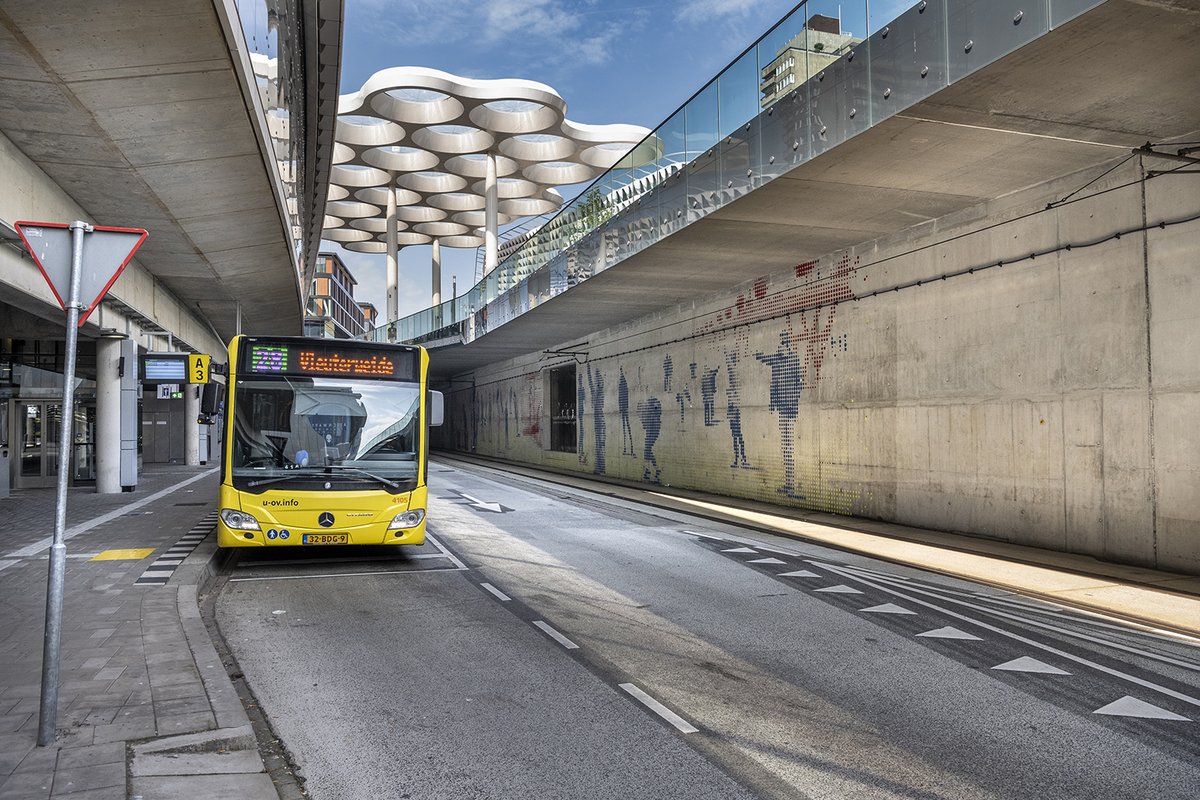 Reis je vaak vanaf bus- en tramstation Utrecht Centrumzijde of woon of werk je in de buurt en heb je een mening over deze plek? Vul dan de enquête van Provincie Utrecht en gemeente Utrecht in op bustramstationutrechtcs.nl. Kan nog tot 27 juli. 🚍
