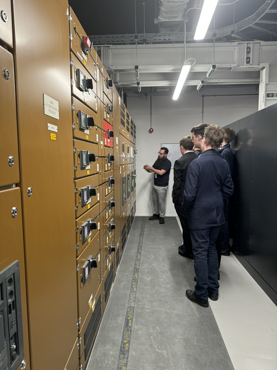 UTCReading's tweet image. 😀 Wow what an amazing opportunity for UTC Reading students, who got the rare opportunity to visit @digitalrealty data centre! Thank you to the team for putting in an enormous effort to provide a engaging and informative tour.
#thinkutc @bakerdearing #stemeducation #datacentres