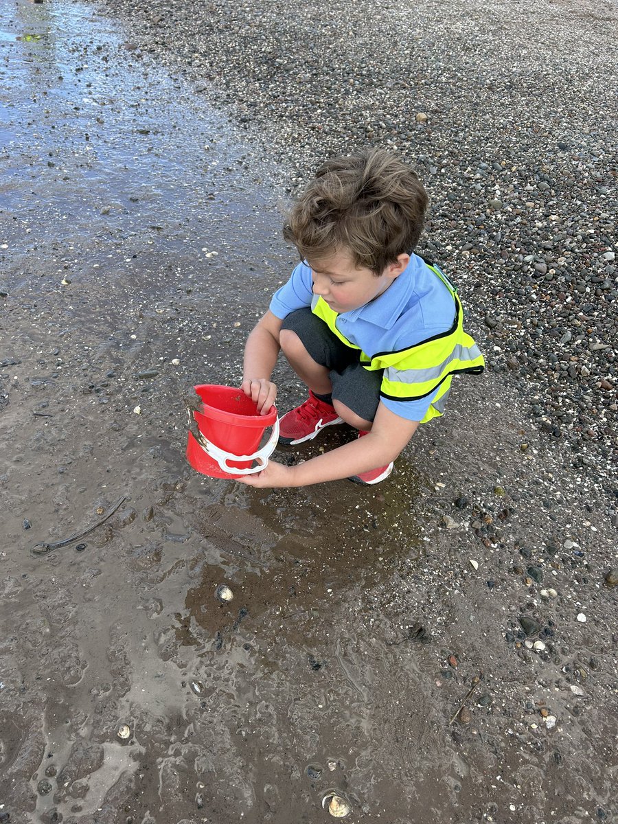 We’ve made it safely to the beach! Everyone having a fab time in the sunshine ☀️ @ComberbachMrsY