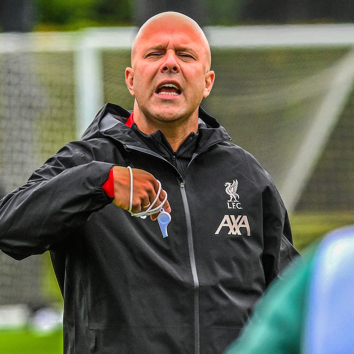 DeadlineDayLive's tweet photo. 🚨 Arne Slot is straight to work at Liverpool’s Melwood training ground. 👌🇳🇱

(📸 @LFC) https://t.co/D8A1HYwxrQ