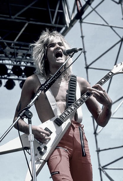 pizoshi's tweet image. Happy Birthday 🎂🎸 #CarlosCavazo