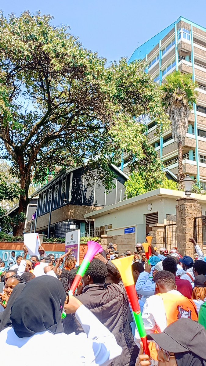 PaulmarkDornald's tweet photo. My people keep coming as we #OccupyMOH @kmpdu @Davji https://t.co/wYUoZwBn0V