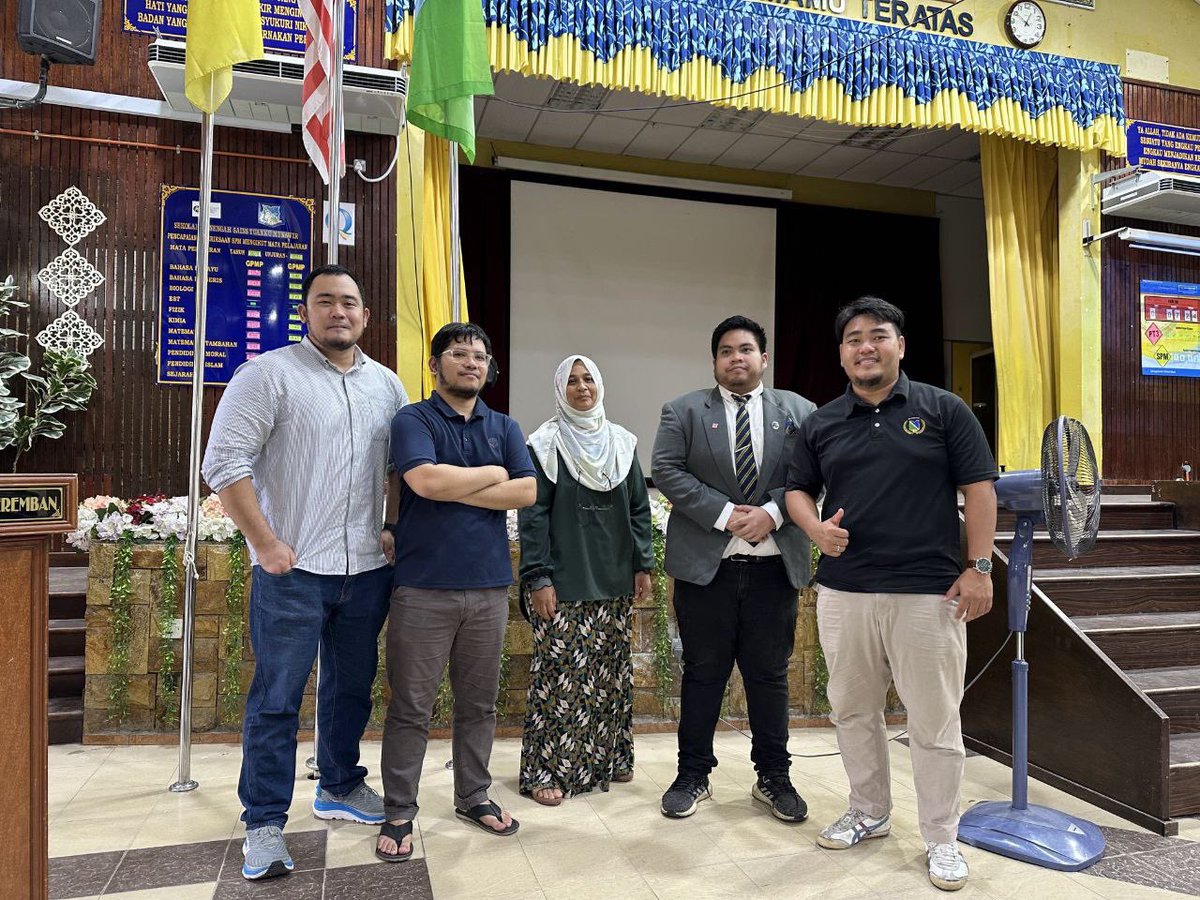 saseroba's tweet photo. Sekitar sharing session SASEROBA bersama batch Gallantor di SASER semalam😎

Semoga perkongsian dapat dimanfaatkan sebaiknya! https://t.co/IRZkj24ZYJ