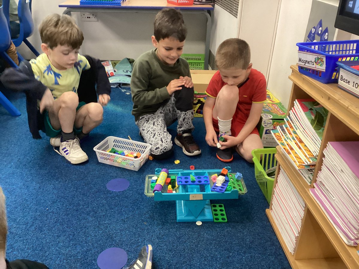 ihomcps1's tweet photo. Can you make it balance? Some super balancing investigations with year 1 this morning. #IHOMmaths https://t.co/bDULZB19eD