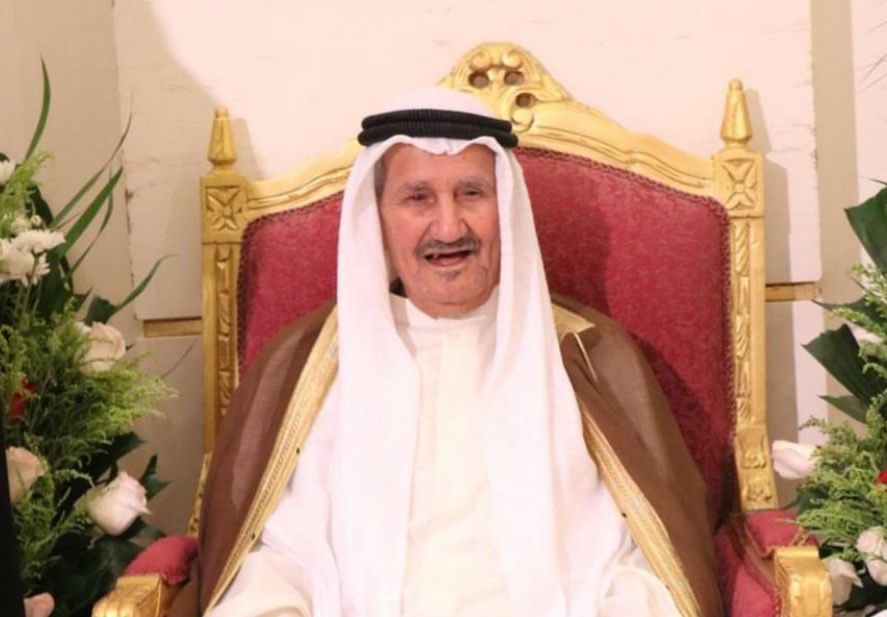 إنّا لله وإنّا إليه راجعون ،،

ترجّل اللي طيبه وطيب ملقاه
خلاّ محلّه عامرٍ في ضيوفه
عَطر النبا ترحيبته في محيّاه
 وجه السعد والغانمة ماتطوفه
الفقد فقده كل ماحل طرياه
دعوات من عاشر جنابه تحوفه
عسى النعيم وجنة الخلد مثواه
اللي مخلِّد بالرجال مْعروفه

رحل رجل شهم من رجال الكويت حاضر