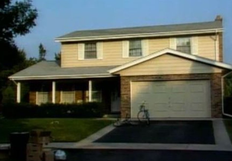 CCrowley100's tweet image. In the '80s and '90s, Al Bundy was considered fat and poor. Let that sink in.