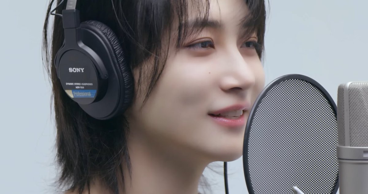 wonubliss's tweet photo. jeonghan 🤍🎙️ https://t.co/WeIg0IBHgi