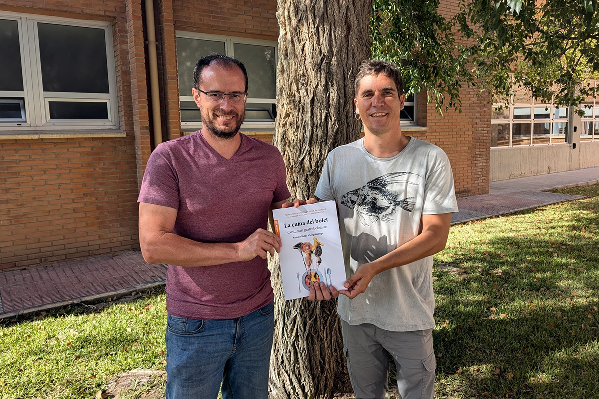 📖 El libro «La cuina del bolet», de Sergi Gallego y Antonio Belda, Mención de Honor del certamen Ciencia en Acción i.mtr.cool/whwuvusnlx

Los autores de esta obra divulgativa y gastronómica sobre las setas 🍄 son profesores de la Universidad de Alicante.