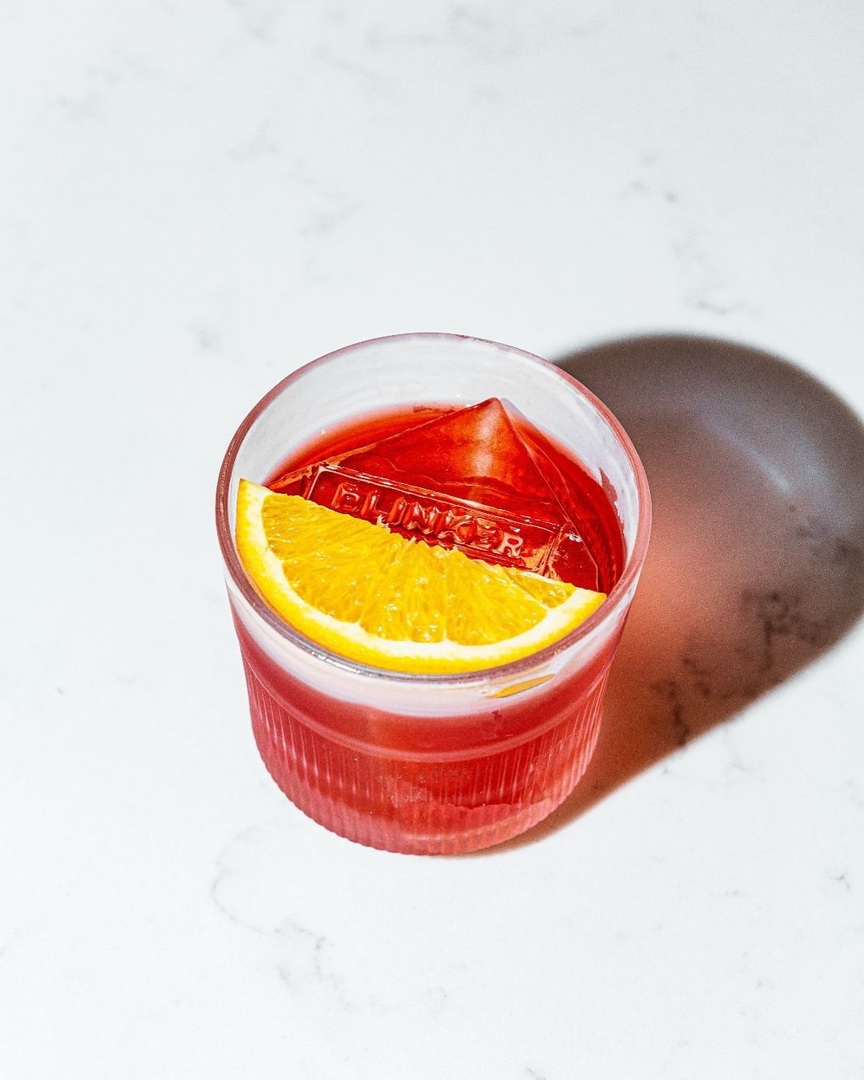 COFFEE BEAN NEGRONI
-
On our way to our Negroni Society members this morning we have the awesome Coffee Bean Negroni from @blinkerbar! A truly delicious twist using Hechicera Rum and infused with freshly roasted Columbian coffee beans from @carnivalcoffe… instagr.am/p/C9KK9FGs8-T/