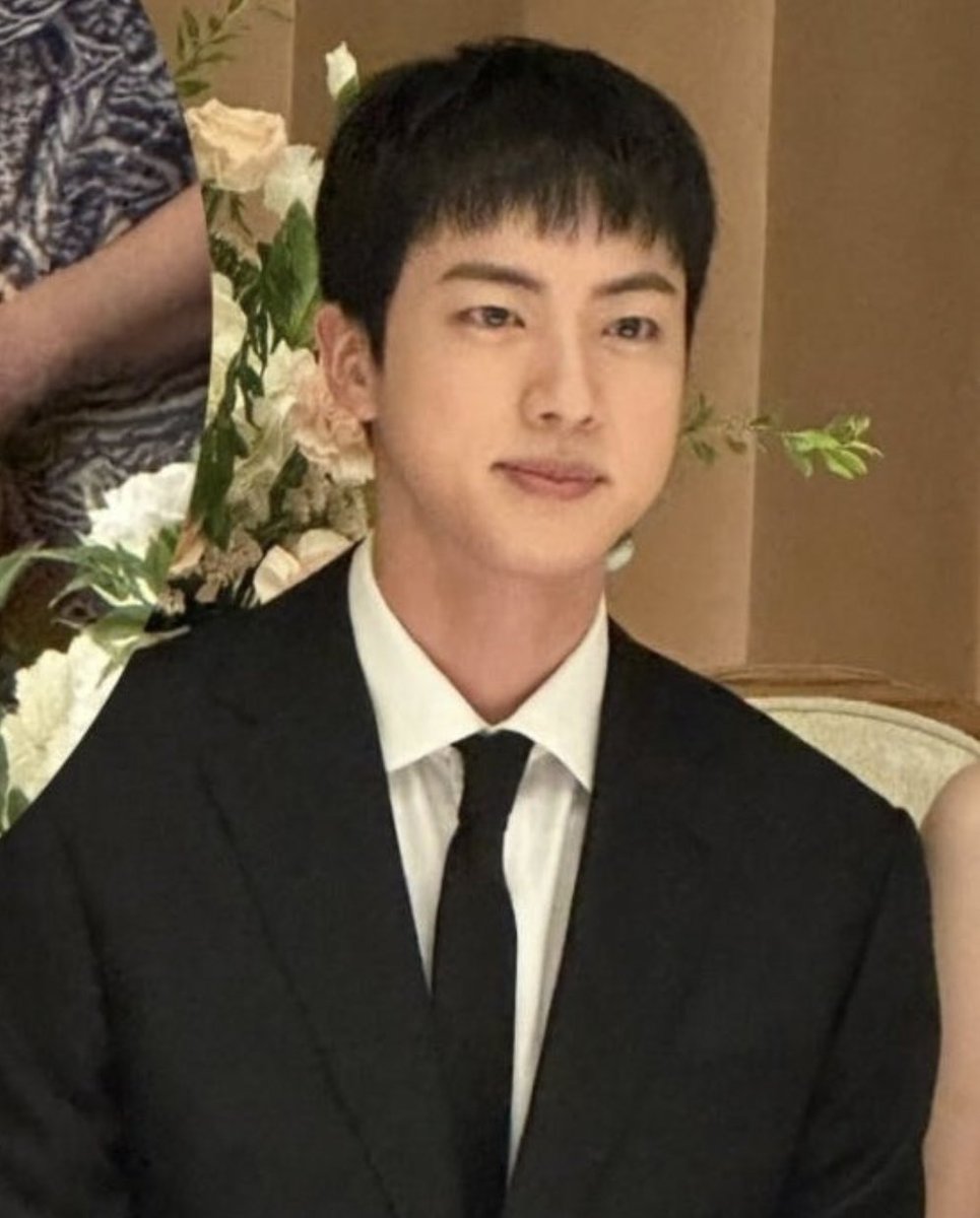 YUNKI_309_'s tweet photo. 아니 김석진 전역 후 행보 ㄹㅈㄷ네 진심 https://t.co/6HdrM4ZRjr