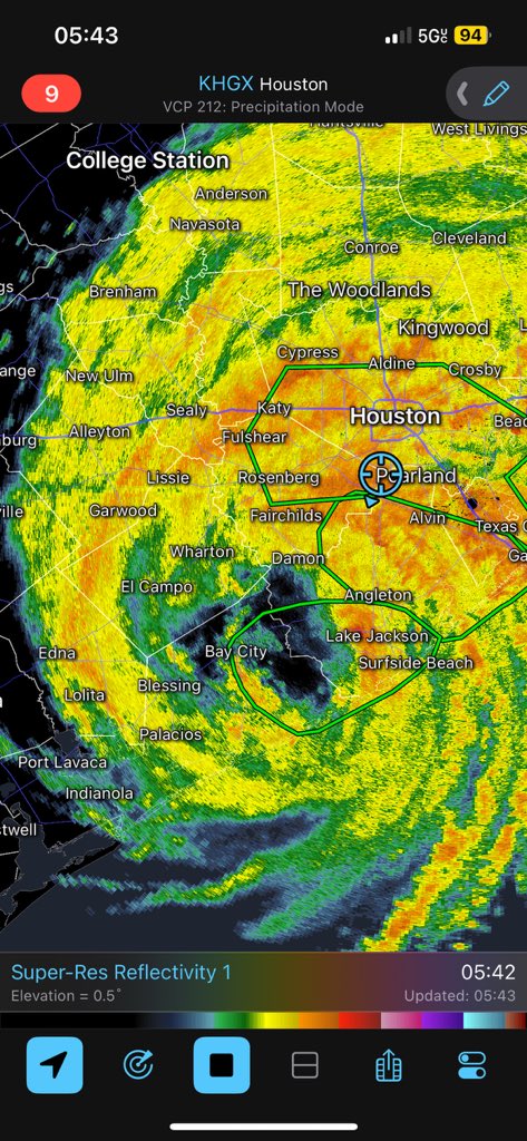 CosmicStatus's tweet image. 5:43am and the eyewall is probably gonna brush me #Beryl #tropics #txwx