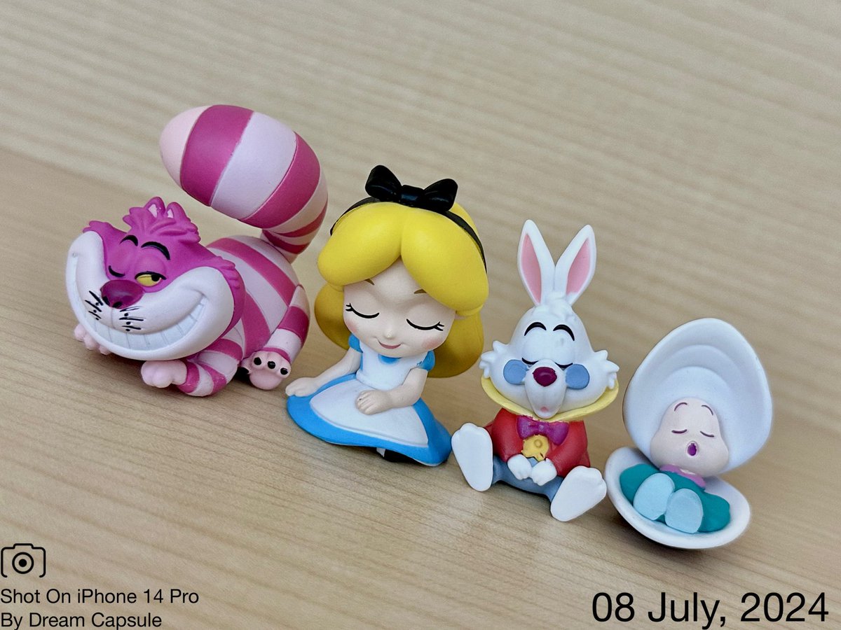 dreamcapsuleCEO's tweet photo. 🌟新入荷ガチャ商品プレゼントCP🌟

アリス達がかわいくもたれるフィギュアが登場！
「肩ズンFig. ふしぎの国のアリス」

フォロー&amp;RP(RT)していただいた方の中から抽選で2名様に全4種セットをプレゼント🎁
ドリカプへの入荷日とキャンペーン詳細は↓

#ドリームカプセル #ガチャ専門店 https://t.co/0fsgyyGjr0