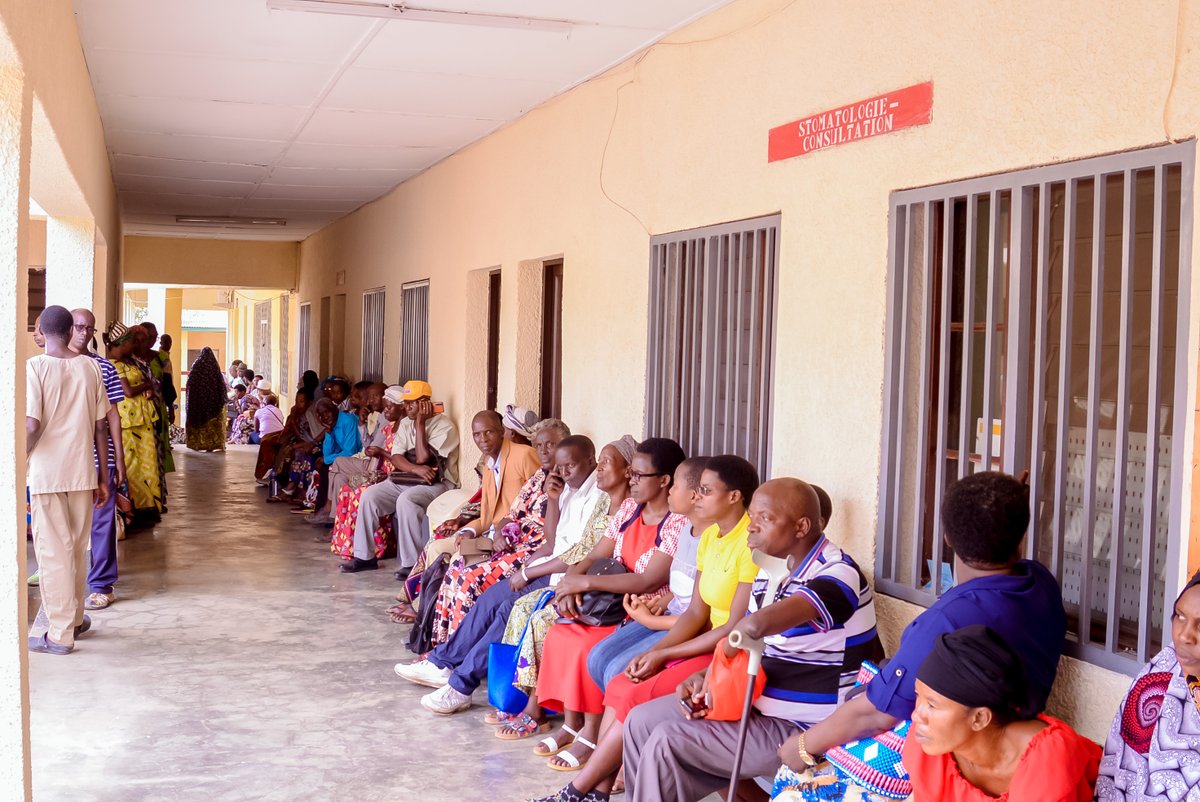 HPRC Burundi (@hprcinfo) on Twitter photo Kur'iyu wa Wambere,itarikiri 08 /07/2024,niho hugurwa icese isekeza ryo kuvura amenyo kubitaro vyitiriwe umuganwa KARORI.(H.P.R.C).Iryo sekeza ririko rikorwa n'abahinga bavuye muri Turikiya,bahurikiye mwirahamwe TADD.<a href="/nimpos12/">Dr Oscar NIMPAYE</a> ,<a href="/mspls_bdi/">Ministère de la Santé Publique Burundi(MSPLS)</a> Kur'iyu wa Wambere,itarikiri 08 /07/2024,niho hugurwa icese isekeza ryo kuvura amenyo kubitaro vyitiriwe umuganwa KARORI.(H.P.R.C).Iryo sekeza ririko rikorwa n'abahinga bavuye muri Turikiya,bahurikiye mwirahamwe TADD.<a href="/nimpos12/">Dr Oscar NIMPAYE</a> ,<a href="/mspls_bdi/">Ministère de la Santé Publique Burundi(MSPLS)</a>
