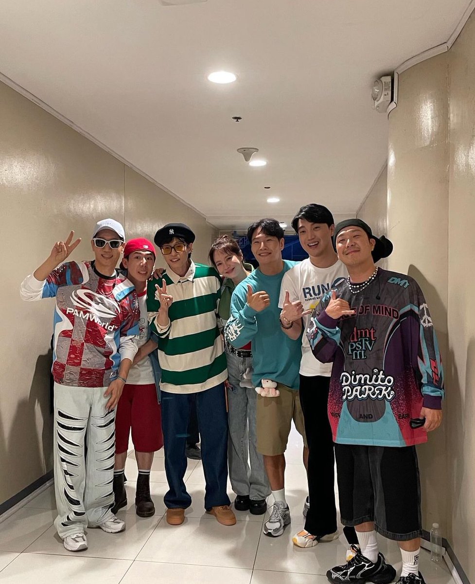 RMPHOfficial's tweet photo. Running Man members w/ Ryan Bang (Host) 💙💛

#RUN2UinMANILA #RUNNINGMANinMANILA2024 https://t.co/6CKCYtgGfQ