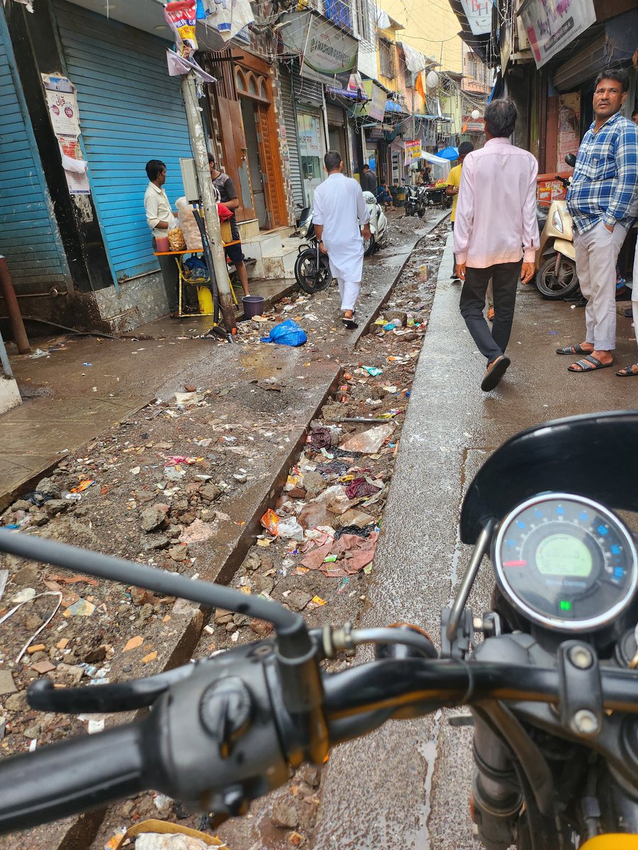 LocalJustice3's tweet photo. @mybmc  this road has been digged by BMC, 2 month ago. Still it's in same condition now the school has been started.  People are not able to walk as well. Old age's people are getting tripped. 
@CMOMaharashtra @mieknathshinde  this is not expected. https://t.co/lhuGkcRKtC