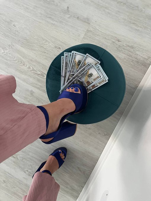 see what's in the photo? choose: either money, or I will walk on you like on asphalt https://t.co/Tm<a href="/tag/lips"class="tags"><span>#lips</span></a><a href="/tag/femdom"class="tags"><span>#femdom</span></a><a href="/tag/findom"class="tags"><span>#findom</span></a><a href="/tag/lipsworship"class="tags"><span>#lipsworship</span></a>