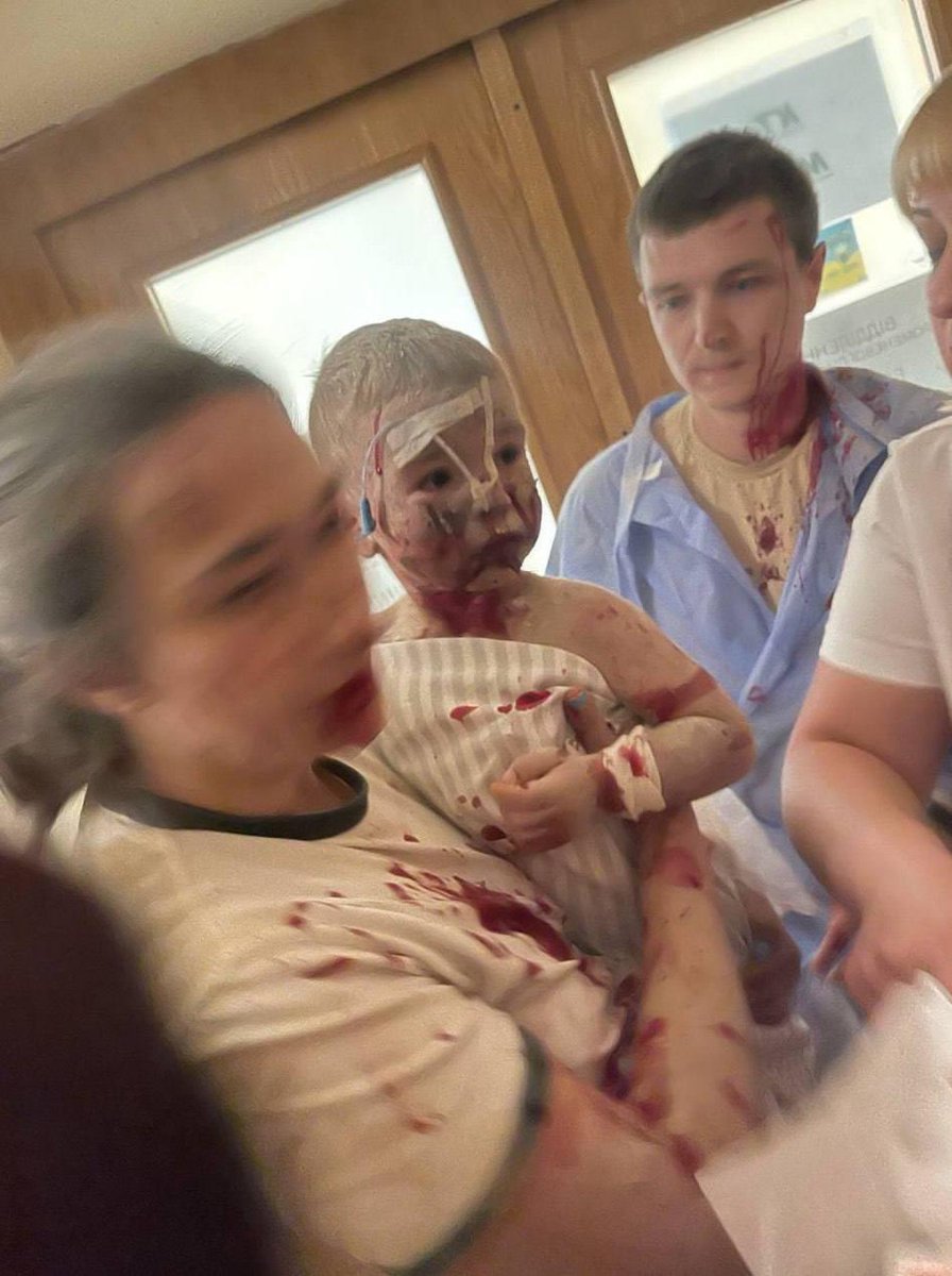 Klasztorny's tweet photo. Kyiv now… Russia is a terrorist state! Без сумнівів!!! Україна стікає кровʼю… Але чому Світ так цинічно-байдуже дивиться на все це ??!!!. Pourquoi le monde est-il si indifférent ? #RussiaIsATerroristState https://t.co/QU56dfWmqp