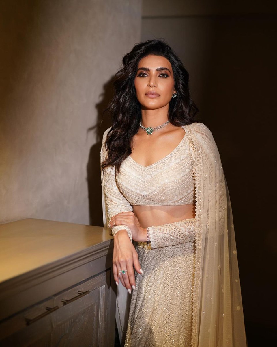 Shaadifever_ent's tweet photo. #KarishmaTanna in an ivory lehenga which costs Rs 2,49,000 . #AnantRadhikaWedding #AnantAmbani  #RadhikaMerchant https://t.co/zuFJLgQBkw