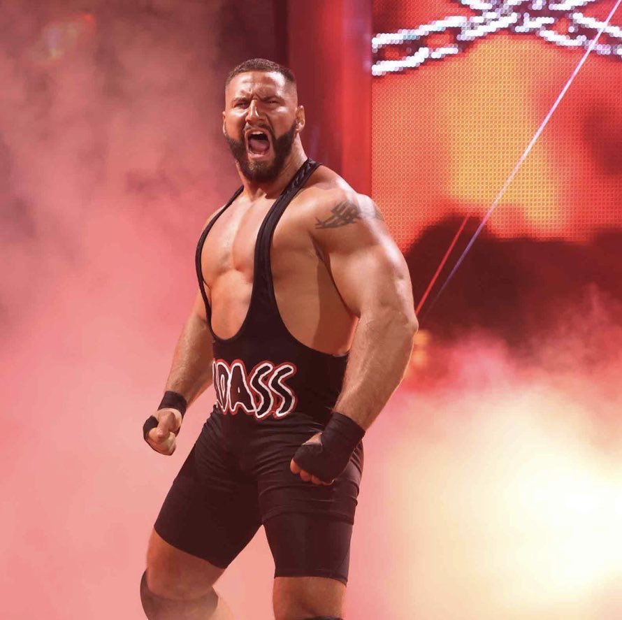 I will follow everyone who follows me until tonight's #WWERaw 
Follow train

Retweet, like and comment on this post so that people in the IWC can follow you too.

Let's go. 🔥