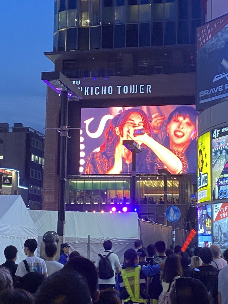lf_nishi's tweet photo. 中に入れなくて画面越しだった
けど現場に行って良かった！10年前を思い出しながら観てたら😭最後レリビで終わって欲しかった！
 #BiS解散10周年 https://t.co/V3HpB6ZwEi