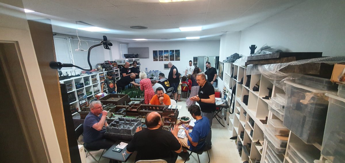 Some photos from the last DUN Day before editing a video. Players only used hero sheets with all their equipment and skills. These were cooperative games in very different scenarios. Monsters, factions, some NPCs and the goal of getting as much loot as possible!!  
#dungeoncrawl