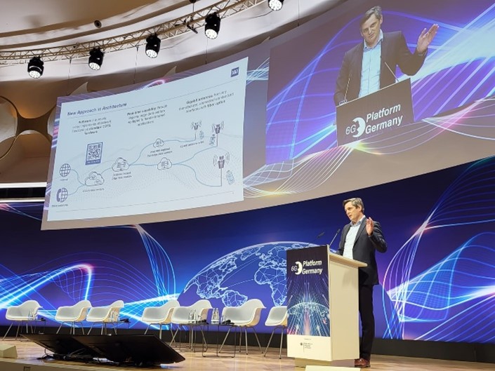 Mit dem Betrieb des ersten Cloud-nativen #Mobilfunknetzes auf Basis der Open-RAN-Technologie in Europa weckt 1&amp;1 auch das Interesse der deutschen und internationalen Forschungsgemeinschaft. Mehr zur #6G-Conference: 1&amp;1 O-RAN Mobilfunknetz - 1&amp;1 (1und1.de)