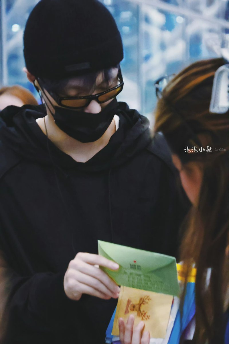 Chuchouxxing's tweet photo. 240708 @layzhang #อี้ชิง #เลย์จาง #layzhang #yixing 

เฉิงตู จีน  🇨🇳 🛬 กัวลาลัมเปอร์ มาเลเซีย 🇲🇾 

ถึงมาเลแล้วค่ะ  Cr.  Logo

#GrandLine4inKL #AbangLayisHereinMY https://t.co/1tSBxGilRG