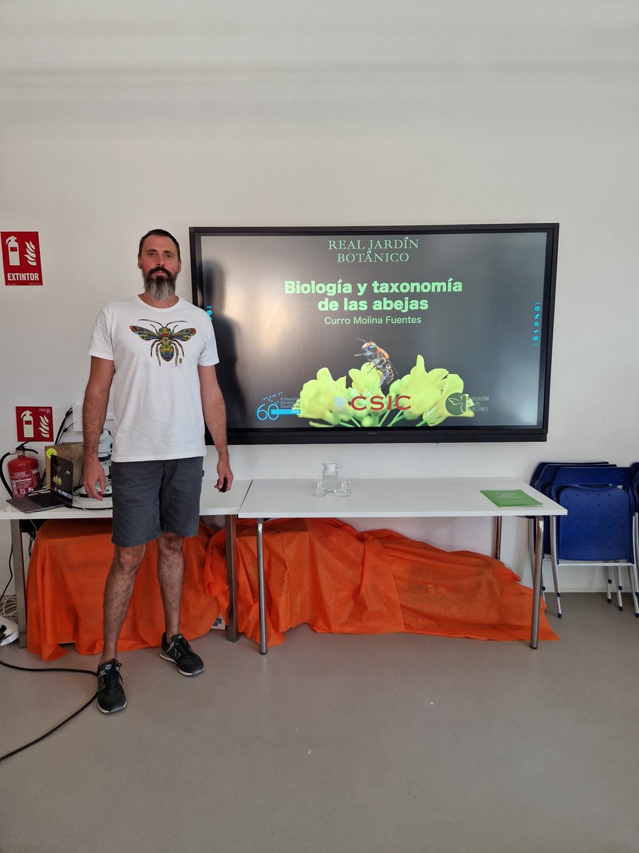 Estación Biológica de Doñana - CSIC (@ebdonana) on Twitter photo 🐝📷¿Cómo identificamos abejas silvestres en el campo y en el laboratorio? ¿Cómo elaboramos las colecciones científicas en la <a href="/ebdonana/">Estación Biológica de Doñana - CSIC</a>? Nuestro entomólogo <a href="/curromolfue/">Curro Molina</a> ha sido el encargado de impartir este fin de semana este interesante curso en el <a href="/RJBOTANICO/">REAL JARDÍN BOTÁNICO</a>. 🐝📷¿Cómo identificamos abejas silvestres en el campo y en el laboratorio? ¿Cómo elaboramos las colecciones científicas en la <a href="/ebdonana/">Estación Biológica de Doñana - CSIC</a>? Nuestro entomólogo <a href="/curromolfue/">Curro Molina</a> ha sido el encargado de impartir este fin de semana este interesante curso en el <a href="/RJBOTANICO/">REAL JARDÍN BOTÁNICO</a>.