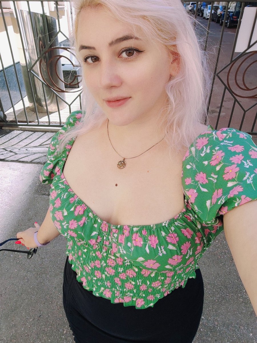 Вброшу свежие фотки себя и убегаю дальше ахахах