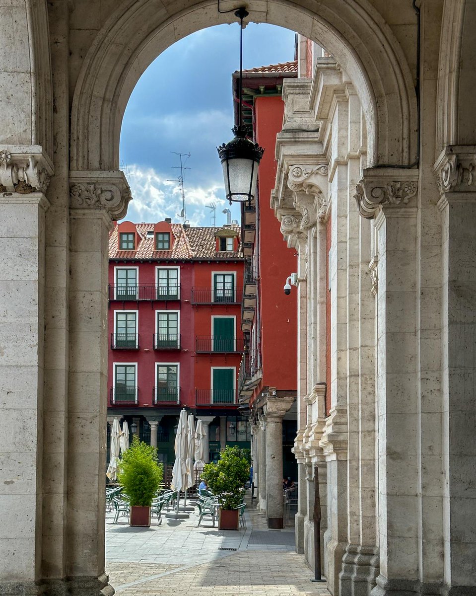 infoVLL's tweet photo. ☀️ Día y noche, noche y día 🌜, ¿con cuál te quedas? https://t.co/2akIDXk7TA
